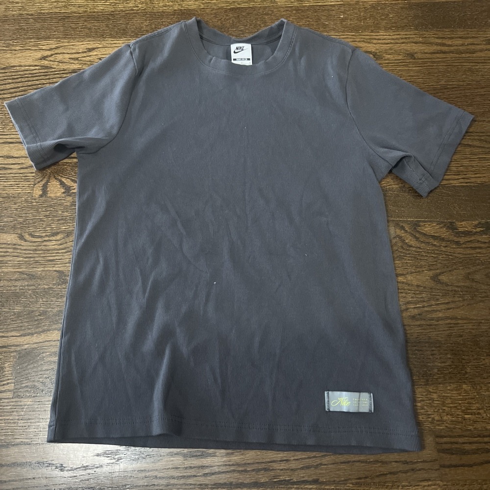 Nike Tight Fit T Shirt Size L Gray